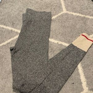 084- Roots Heather Gray Leggings with Cream and Red Accents